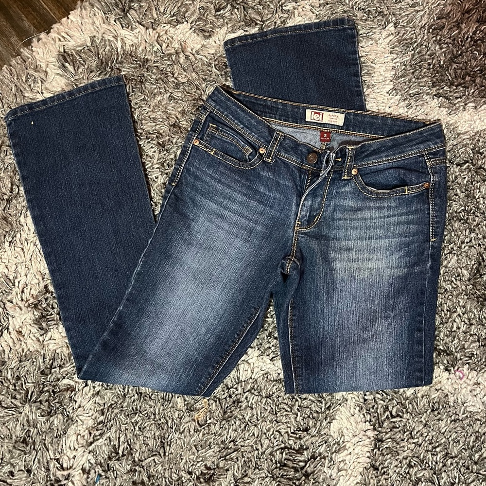 2 for 30$ SALE ON JEANS!! just like two or more and I’ll make you a bundle!!